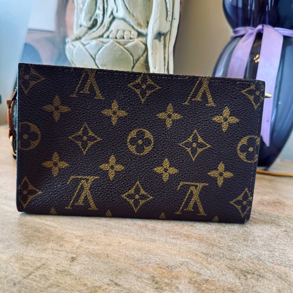 Louis Vuitton Monogram Mini Pochette - Picture 6 of 9